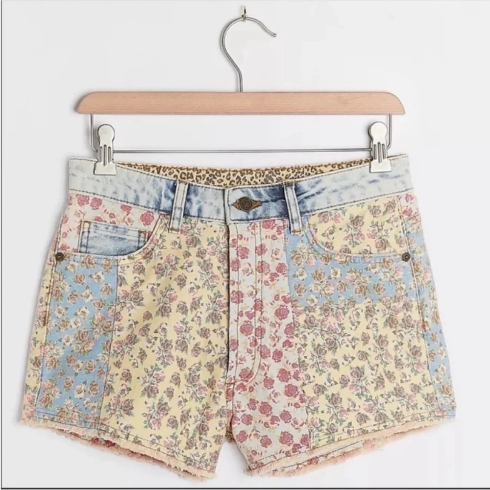 Farm Rio Ultra High Rise Floral Patchwork Denim Shorts Blue Pink Yellow 25 NWT